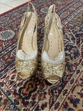 Enzo angolini gold heels like new